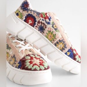 FREE PEOPLE “Catch Me If You Can” Sneaker
Color: Multi Combo 🌻